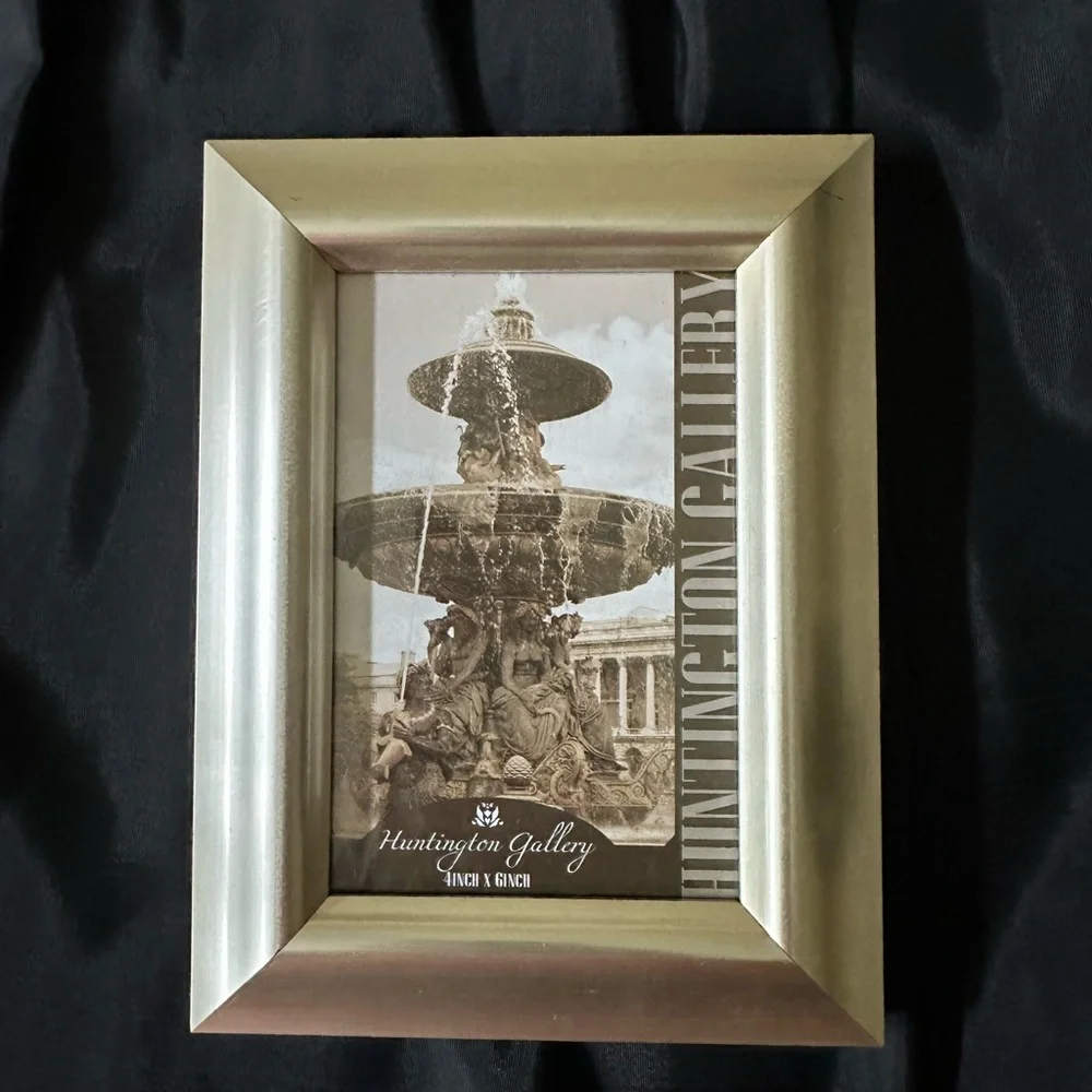 NWOT Silver Grey Picture Frame 4x6 Photo Size